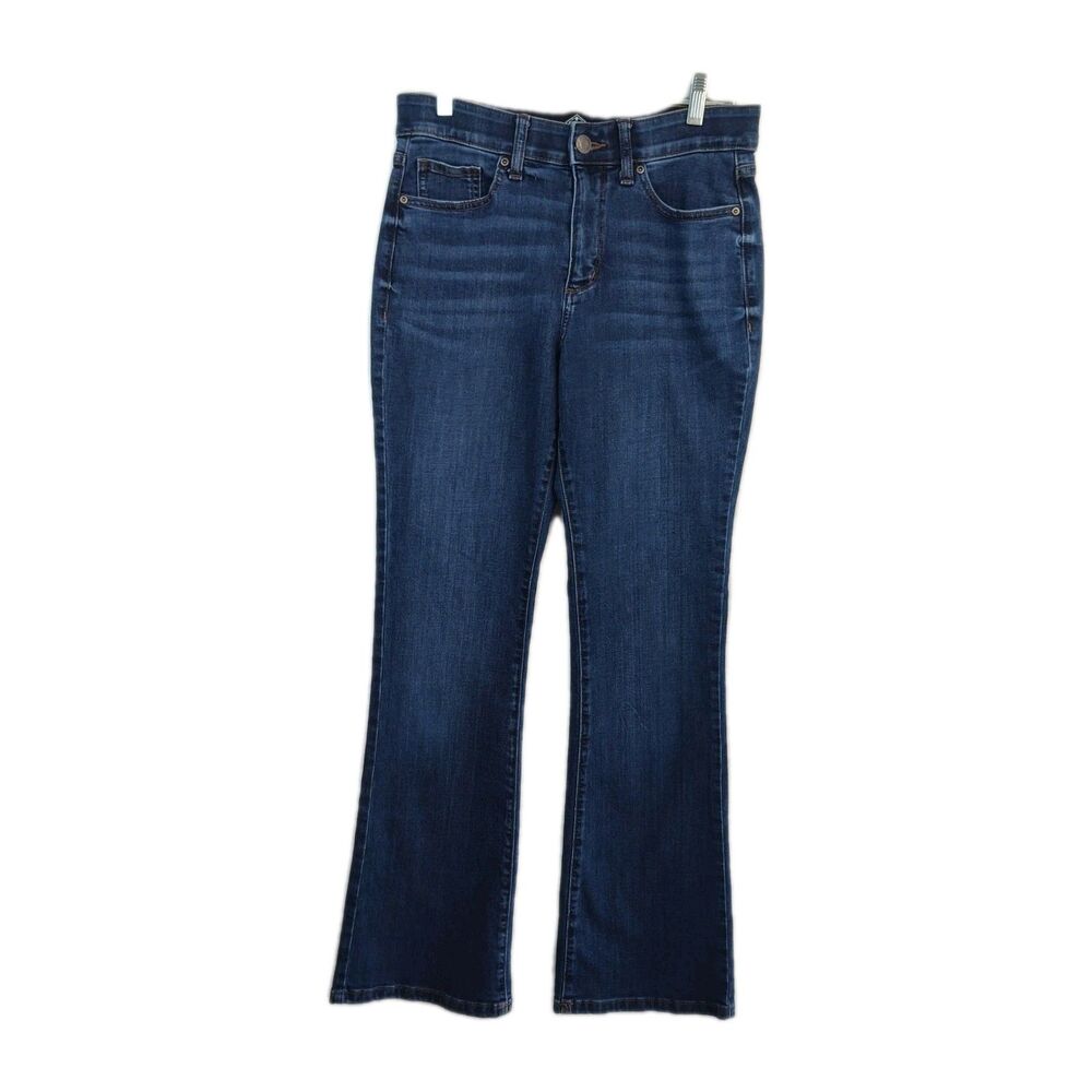 St. John's Bay women's elastic waist jeans, size 6, flare leg, medium blue‎